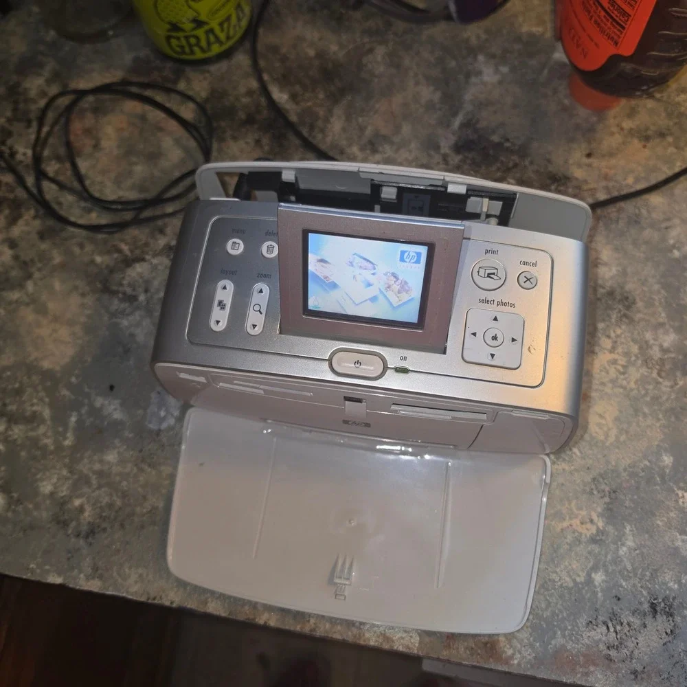HP Photosmart 375 Compact Photo Printer White Silver Q3419A Portable 4x6 Prints